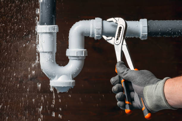 Professional Emergency Plumber technician working in Hurley, MO